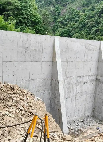 周口沈丘县重力式挡土墙